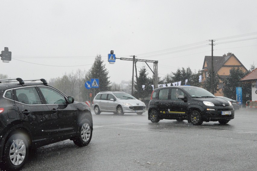 Skrzyżowanie drogi powiatowej z zakopianką w Krzyszkowicach