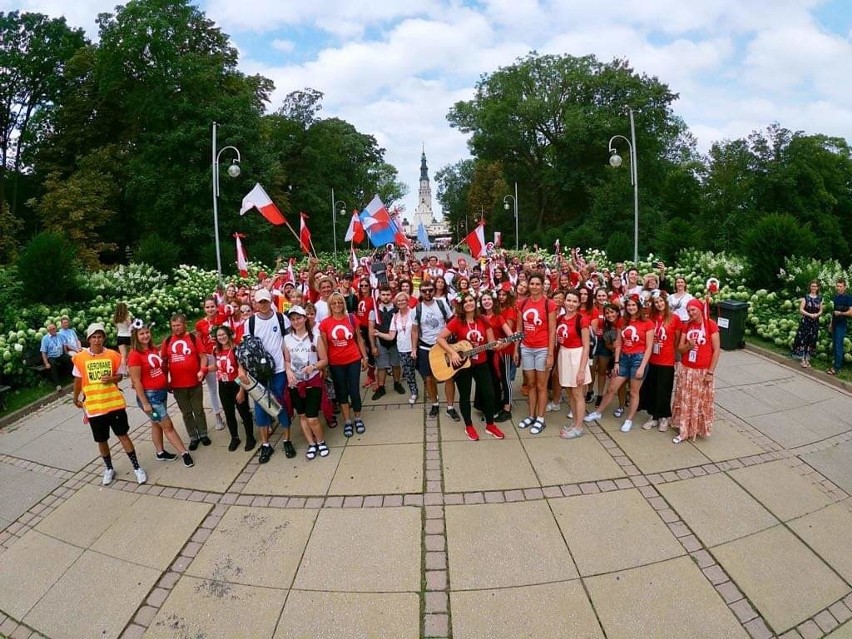 Pielgrzymka Ziemi Sandomierskiej dotarła na Jasną Górę. W poniedziałek pielgrzymi pokłonili się Maryi (MNÓSTWO ZDJĘĆ)