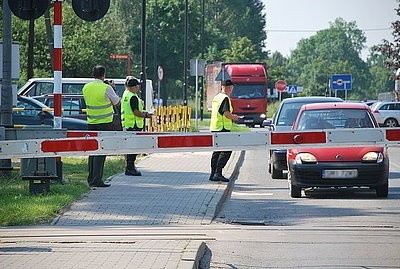 Mikołów: "Zatrzymaj się i żyj". Policja wspólnie z strażnikami i sokistami [ZDJĘCIA]