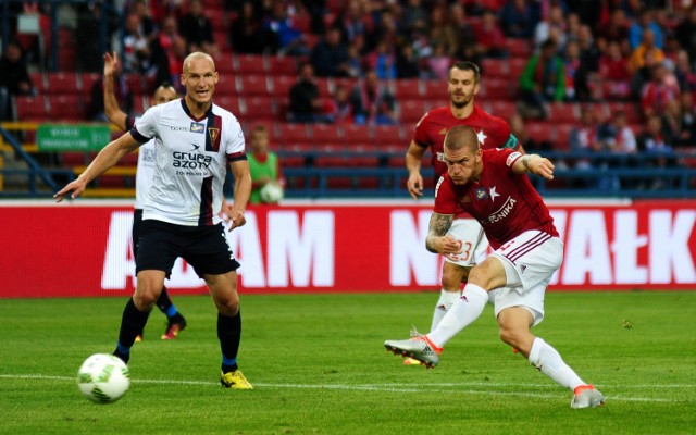 Wisła w tym sezonie wygrała tylko jeden mecz. Na inaugurację sezonu pokonała 2:1 Pogoń Szczecin