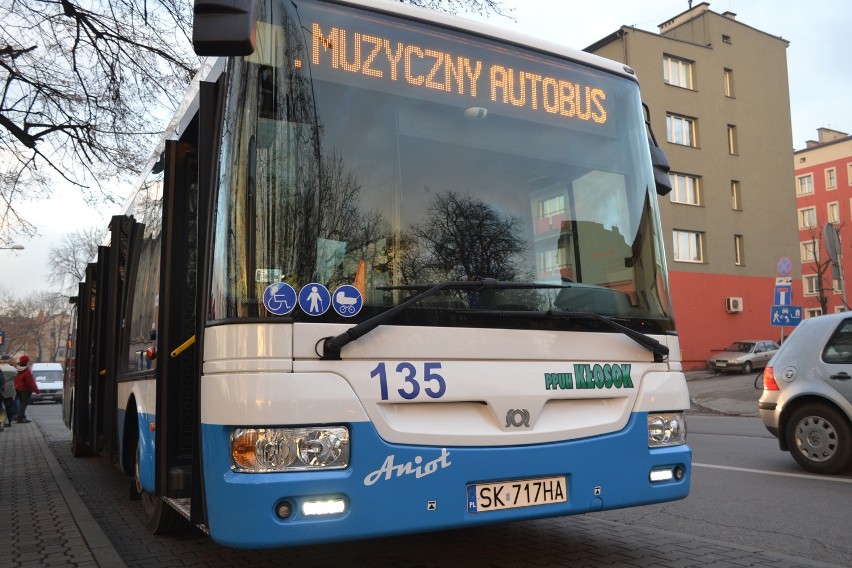 Rybnik: Muzyczny autobus koncertuje na przystankach