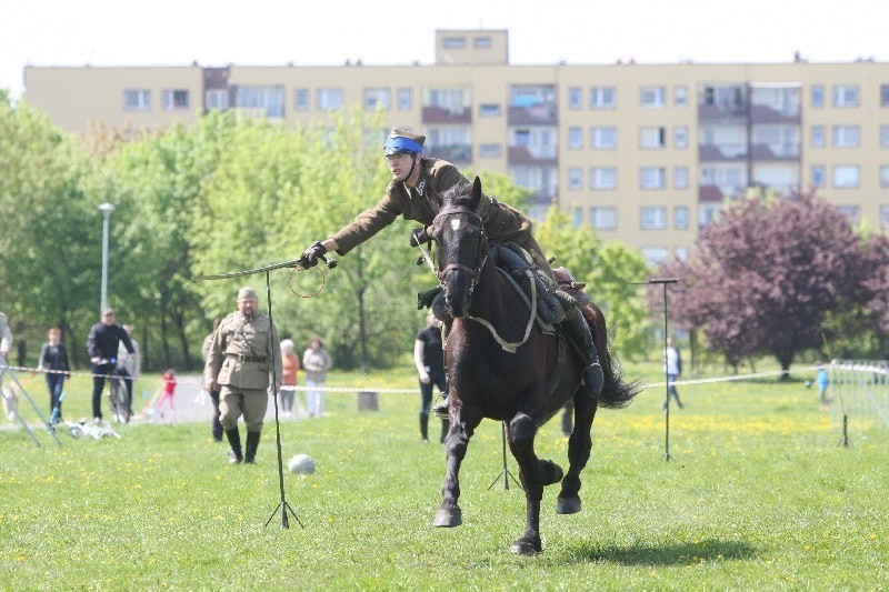 "Majówka Kawaleryjska" w parku na osiedlu Armii Krajowej.