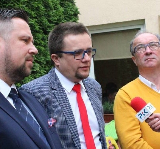 Ireneusz Nitkiewicz (w środku) został nowym przewodniczącym SLD na Kujawach i Pomorzu