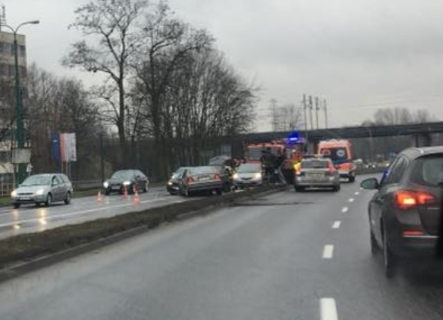 Wypadek w Katowicach na Mikołowskiej przy OBI