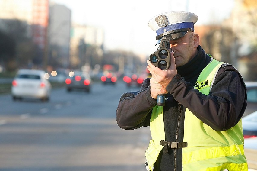 Prawo jazdy: Jedziesz o 50 km/h za szybko? Stracisz prawo jazdy. Kierowcy często zapominają o tym ważnym przepisie [28. 9. 2019 r.]