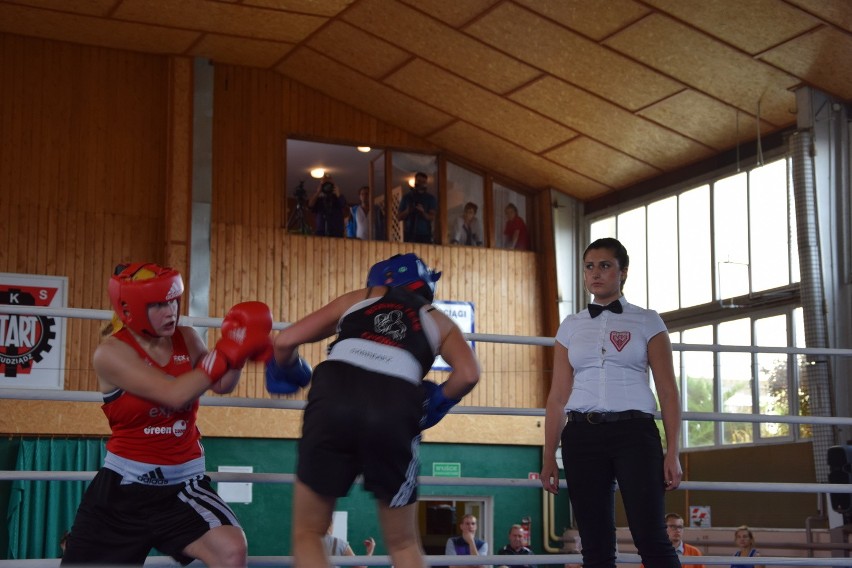 Larysa Sabiniarz (Boxing Team Chojnice) kontra Hanna Solecka...