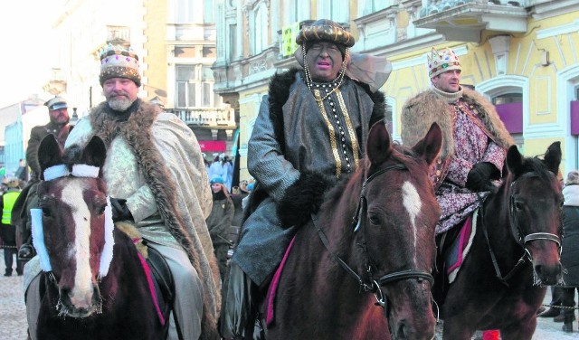 Sobotni Orszak tradycyjnie  poprowadzą ulicami Radomia z Rynku przed Urząd Miejski na koniach trzej królowie (Leopold Suski, Andrzej Musiał i Mirosław Kieszkowski).