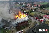 Pożar domu jednorodzinnego w Kotowicach pod Wrocławiem. Strażacy w akcji 