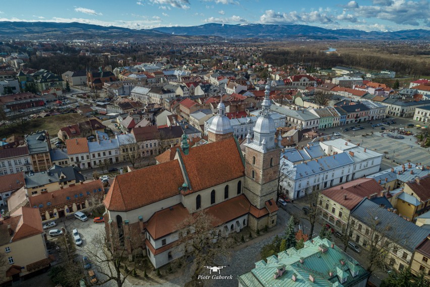 Nowy Sącz na zachwycających zdjęciach wykonanych z lotu ptaka. Z góry widać lepiej [ZDJĘCIA]