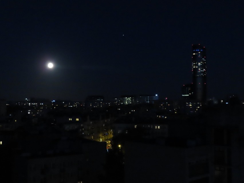 Krwawy Księżyc nad Wrocławiem! Niesamowite zdjęcia naszych Czytelników (9.10.2022)