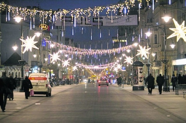 Jak będzie wyglądać  tegoroczna świąteczna  iluminacja ul. Piotrkowskiej, okaże się dopiero za kilka dni. 
