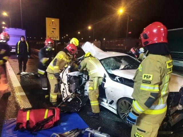 Nocny wypadek na autostradzie A1 (20.11.2020). Zginął 20-latek z powiatu wejherowskiego, dwie osoby zostały ranne