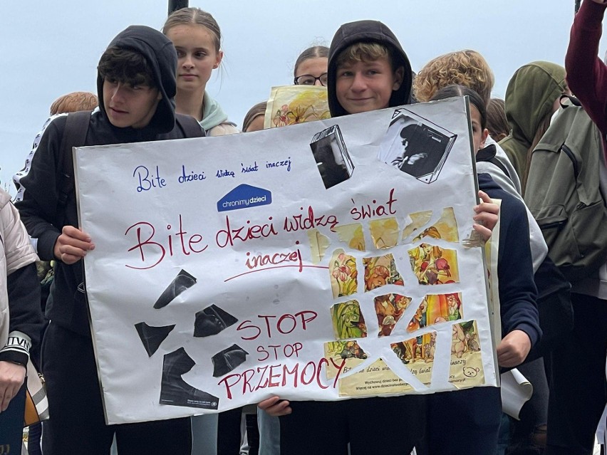 Uczniowie usteckich szkół protestowali przeciwko przemocy