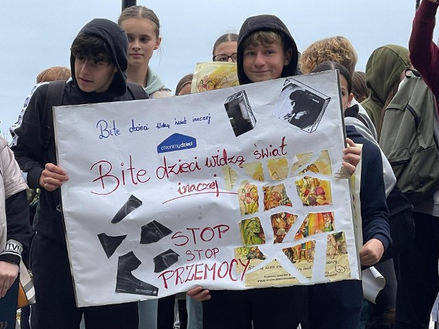 Uczniowie usteckich szkół protestowali przeciwko przemocy