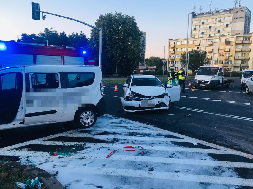 Do zdarzenia doszło na rondzie przy skrzyżowaniu ulic...