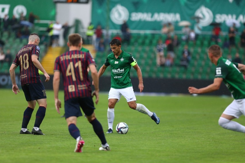 PKO Ekstraklasa. Grająca w dziesiątkę Warta Poznań odpowiedziała Pogoni Szczecin. Świetny Robert Ivanov, czerwona kartka Łukasza Trałki