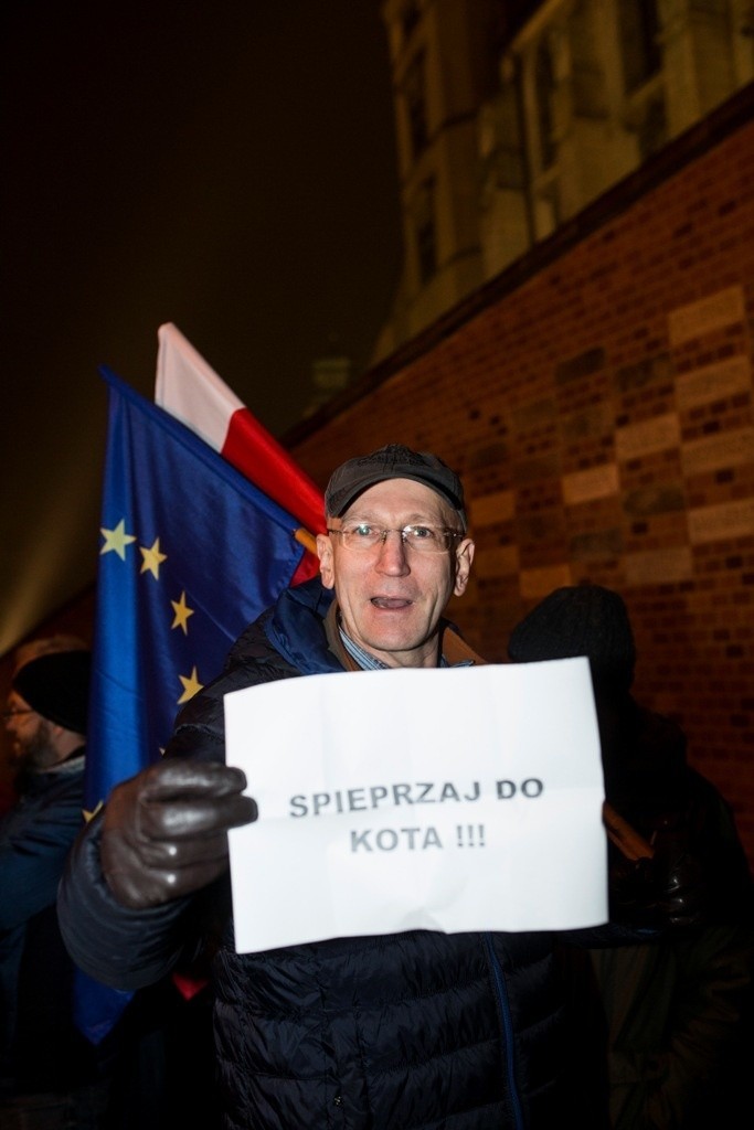 Kraków. Zablokowali politykom PiS-u wjazd na Wawel [ZDJĘCIA, WIDEO]