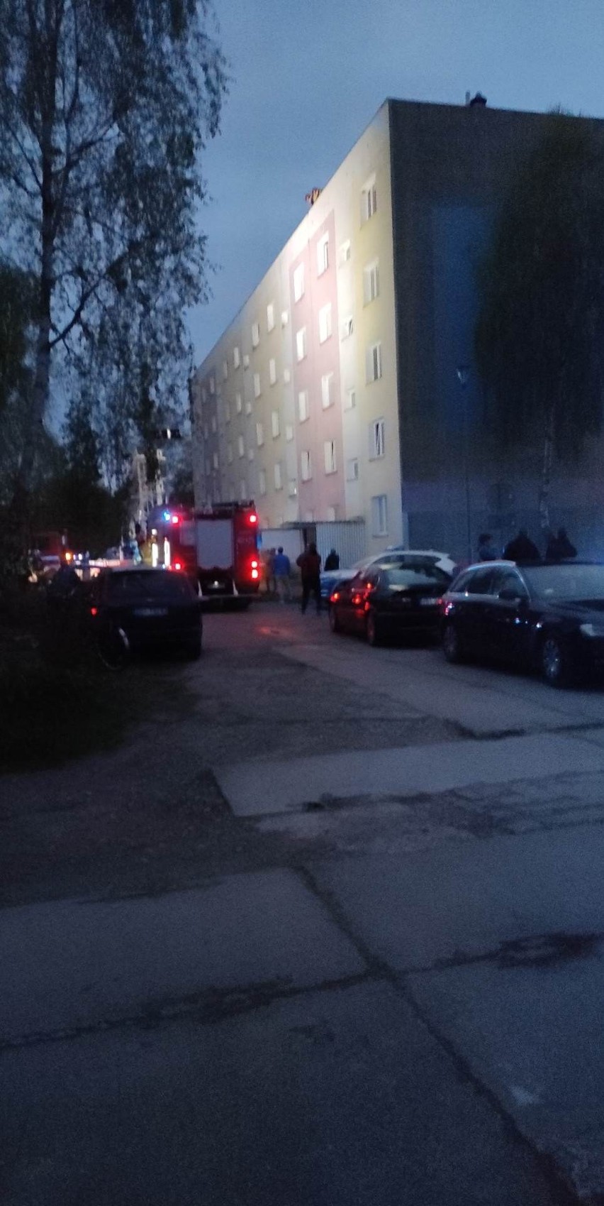 Pożar pięciokondygnacyjnego budynku przy ulicy Zwycięstwa w Białogardzie. Ewakuowano mieszkańców