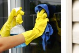 Mycie okien bez smug. Sprawdzone sposoby na czyste okna