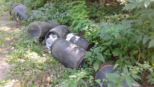 W Kruszewie koło Pniew znaleziono beczki z niebezpieczną substancją.