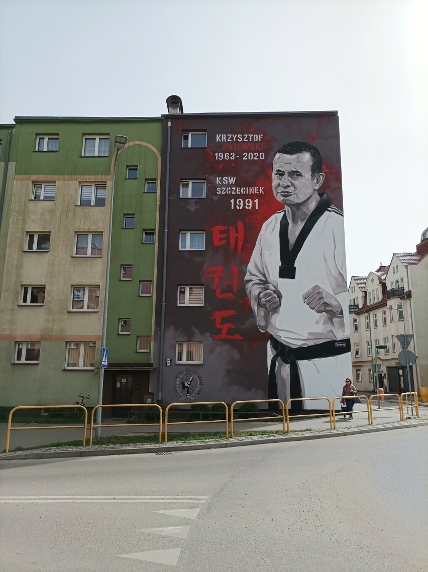 Mural powstał przy ulicy Jeziornej w Szczecinku.