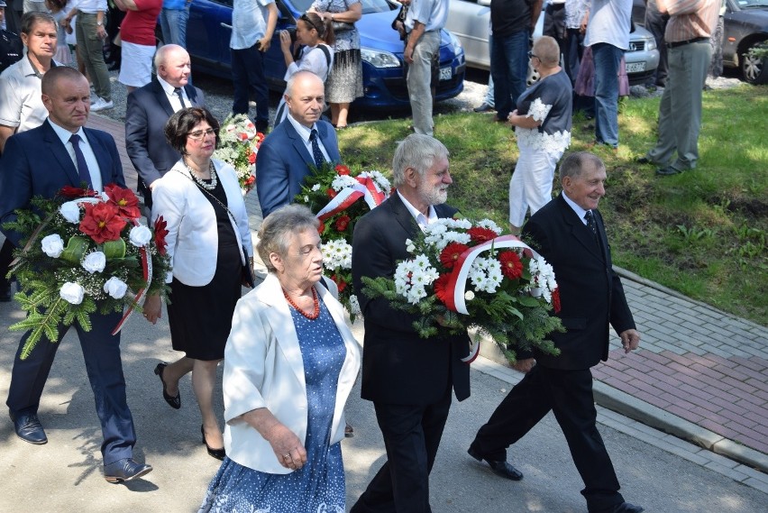 Hołd dla 30 ofiar pacyfikacji Radwanowic w miejscu kaźni hitlerowskiej. Wspomnienia bestialskiego mordu [ZDJĘCIA] 