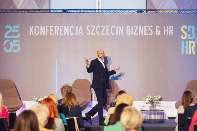 Konferencja Szczecin Biznes & HR adresowana jest do szerokiego grona liderów biznesowych z różnych branż, którzy pragną aktywnie wpływać na rozwój swoich przedsiębiorstw