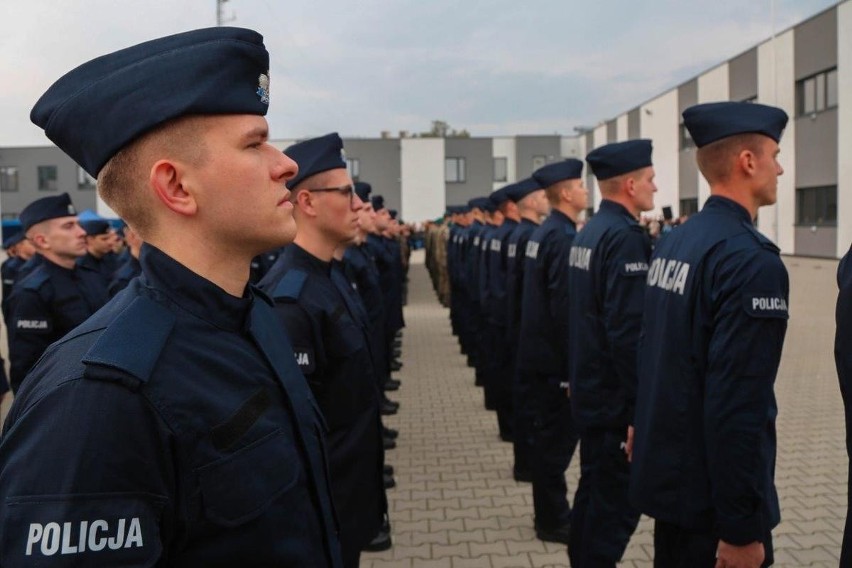 Kraków. 100 nowych policjantów przyjęło ślubowania