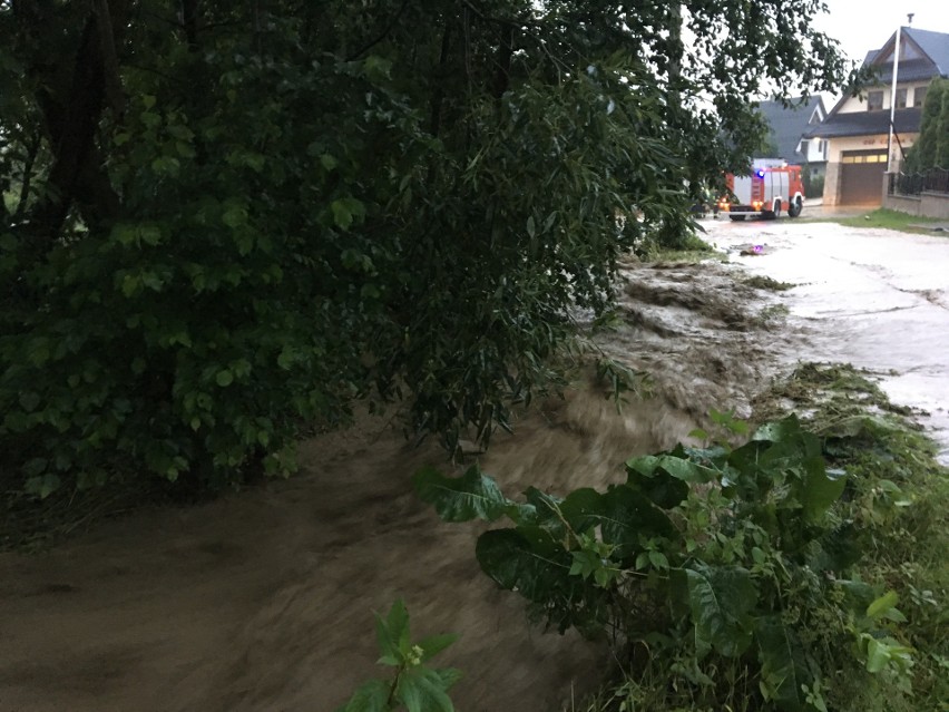 Spisz. Woda zalewa Czarną Górę. Wdarła się do góralskich domów [ZDJĘCIA]