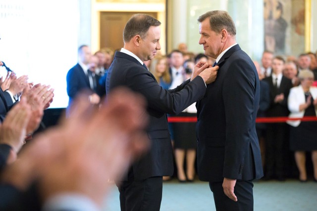 Musimy dążyć do tego, aby zatrzymać młodych ludzi - powiedział prezydent Andrzej Duda podczas uroczystości z okazji Dnia Samorządu Terytorialnego.