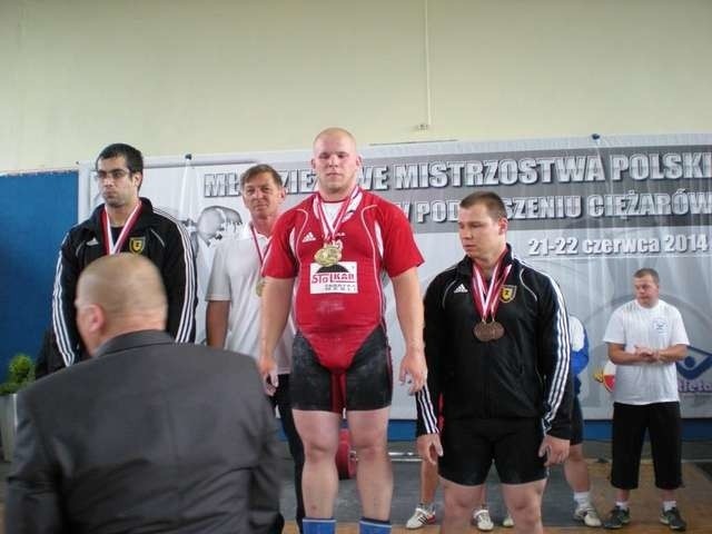 Martin Kochański (w środku) wygrał w tym roku rywalizację w młodzieżowych mistrzostwach Polski. Teraz przyszedł czas na rywalizację o prymat na Starym Kontynencie
