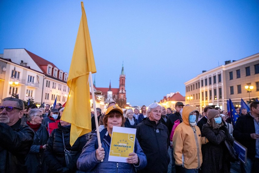 "ZostajeMY w UE" - manifestacja na Rynku Kościuszki w...