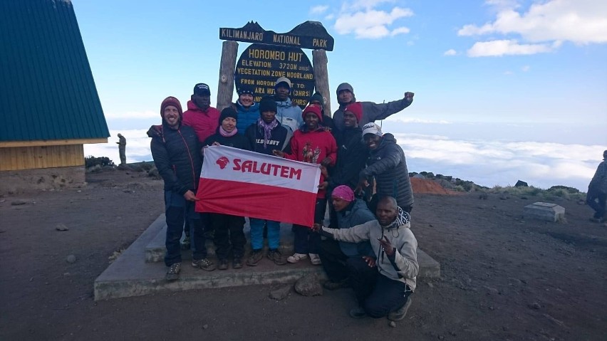 Kielecki podróżnik Jacek Słowak zdobył Kilimandżaro. Teraz jest w Sudanie. W aucie temperatura 48 stopni! [WYJĄTKOWE ZDJĘCIA]