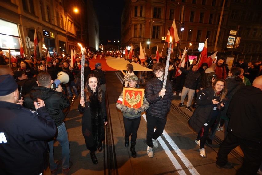 Marsz Polaków we Wrocławiu Wyruszył po godz. 16 z placu...