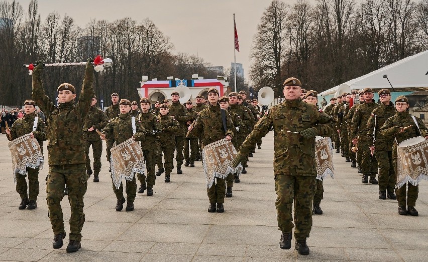 Orkiestra Reprezentacyjna Wojsk Obrony Terytorialnej z Radomia na uroczystym apelu w Warszawie. Zobacz zdjęcia
