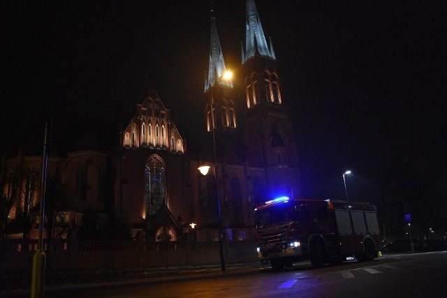 Rybnik: Alarm bombowy w Bazylice. Ewakuowano wiernych! W kościele było 500 osób