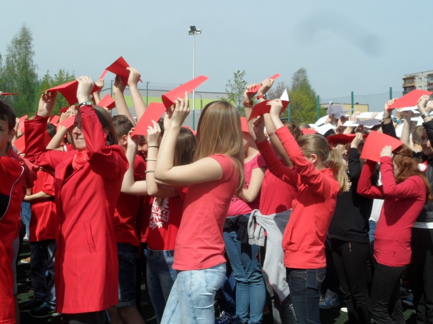 Żywa flaga w Piekarach Śląskich układana jest od 2010 roku....