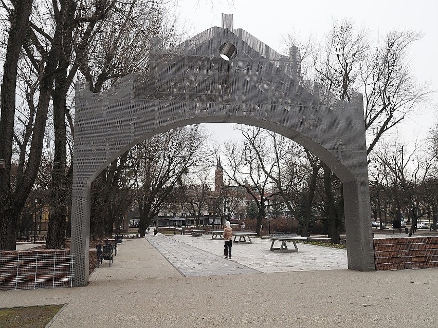 W wyniku rewitalizacji w parku Staromiejskim w centrum Łodzi...