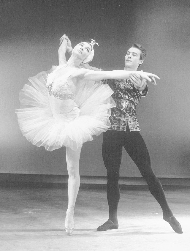 Jako Odetta w "Jeziorze łabędzim" z Wiesławem Kościelakiem w Operze Poznańskie. Była to autorska wersja legendarnego baletu przygotowana przez Conrada Drzewieckiego  w 1969 r.