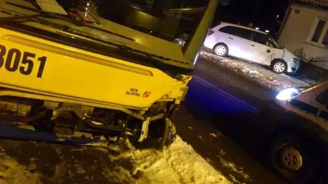 Wypadek autobusu przy ulicy Chrobrego w Słupsku.