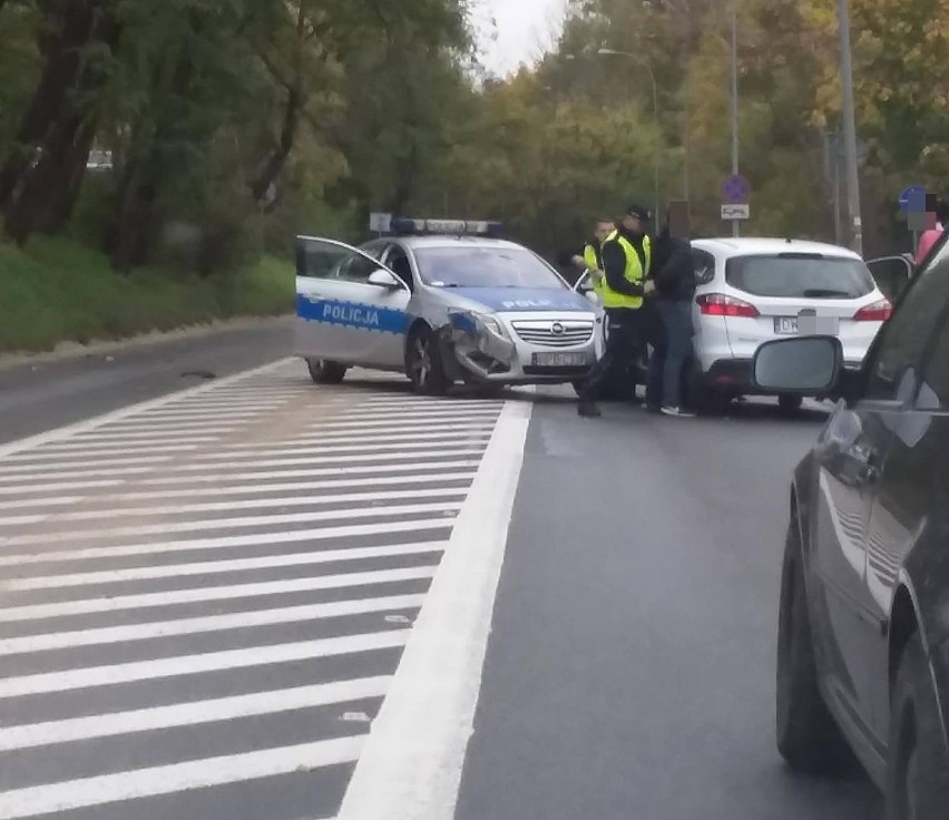 Pościg na Strzegomskiej. Policja zatrzymała zbiega [ZDJĘCIA]