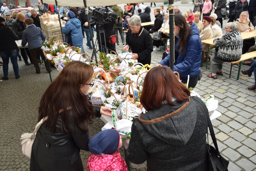 W Raciborzu poświęcono pokarmy i częstowano żurkiem