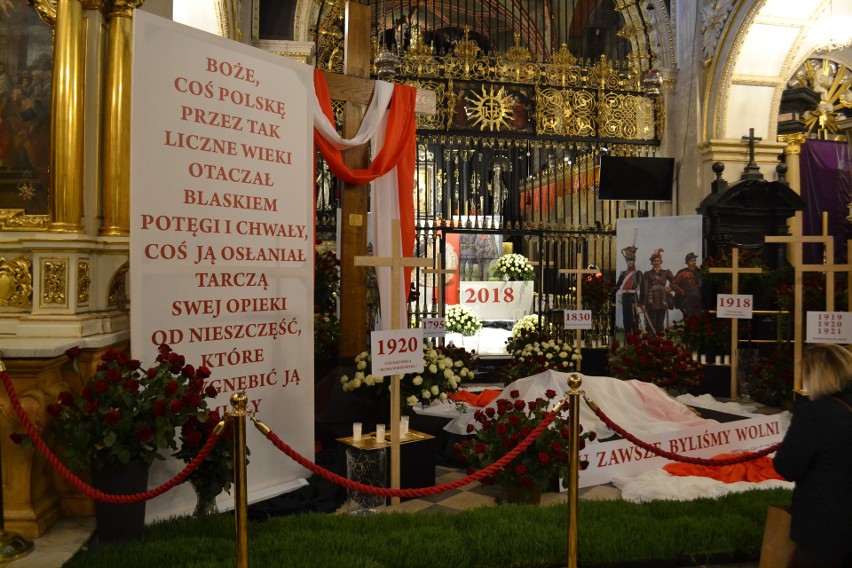 Jasna Góra: Grób Pański w tym roku nawiązuje do setnej rocznicy odzyskania niepodległości ZDJĘCIA