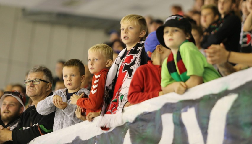 Rekordowa liczba kar w meczu GKS Tychy - GKS Katowice ZDJĘCIA KIBICÓW I ZDJĘCIA Z GRY Byłeś na tym meczu? Znajdź się na zdjęciach!