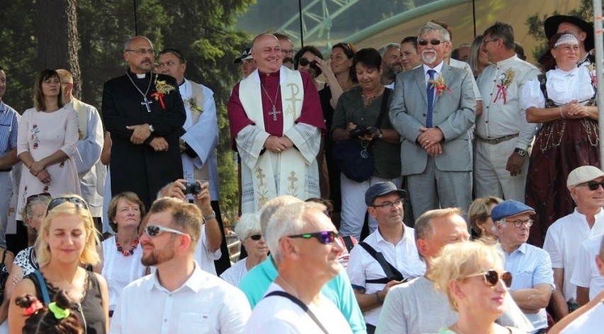 Dożynki ekumeniczne odbyły się w Brennej, wspólne nabożeństwo i piękny korowód ZDJĘCIA