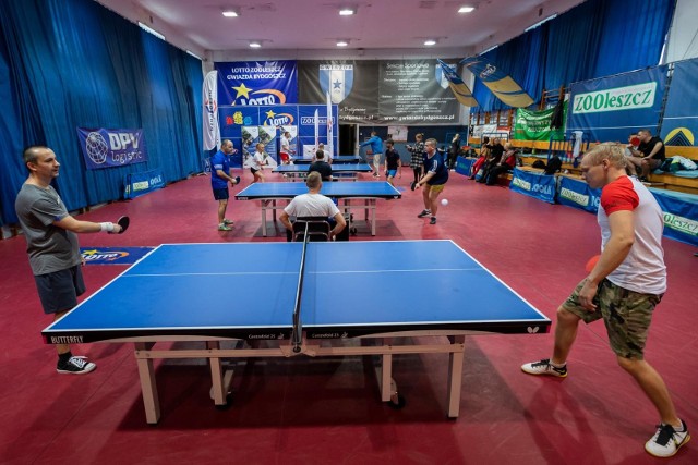 W sobotni (20.11) poranek w Klubie Sportowym Gwiazda w Bydgoszczy spotkali się miłośnicy tenisa stołowego. Rozegrali mecze