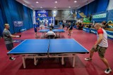 Turniej tenisa stołowego Nitro-Chemu w Bydgoszczy. Zawodnicy wzięli udział w akcji charytatywnej