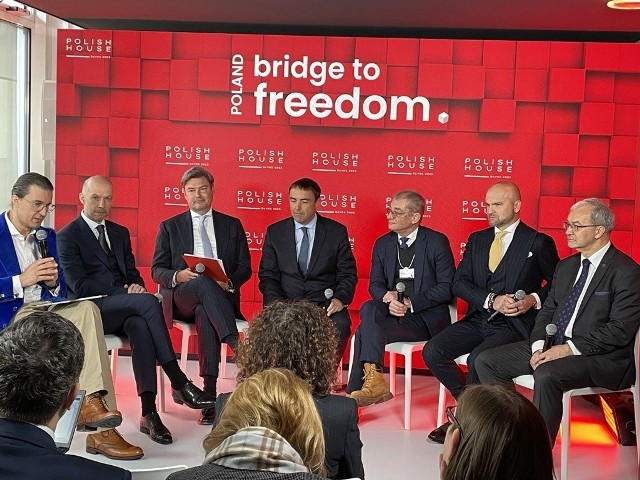 Dr Mark Loughran przyjechał na Światowe Forum Ekonomiczne na zaproszenie Polskiego Domu w Davos, którego przewodnie hasło w tym roku brzmi „Poland. Bridge to freedom” - Polska. Most do wolności.