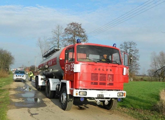 Na miejscu zdarzenia niemal natychmiast pojawili się strażacy i policja