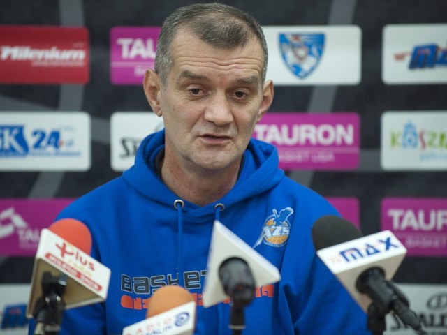 - To zespół jest najważniejszy, to on pracuje na wynik - mówił na wczorajszej konferencji prasowej Zoran Sretenović, nowy szkoleniowiec koszalińskich koszykarzy.